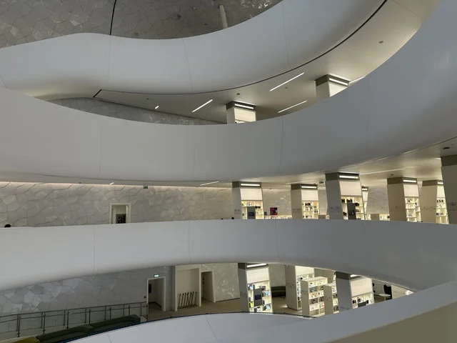 A multi-dimensional cultural and creative destination, October 5, 2025, a place for readers and lovers of science, books, and knowledge, the largest public library in Saudi Arabia, the King Abdulaziz Center for World Culture (Ithra) in Dhahran, Saudi Arabia, with books, novels, and stories arranged on the shelves.