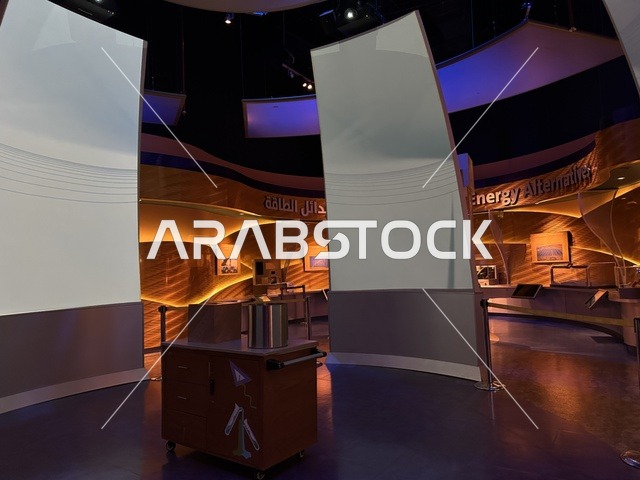 قسم بدائل الطاقة  فى معرض الطاقة فى مركز الملك عبدالعزيز الثقافي العالمي ( إثراء ) بالظهران ، المنطقة الشرقية، المملكة العربية السعودية، يوم 19 من يناير 2026 ، فعالية تفاعلية تسلط الضوء على مصادر الطاقة والتقنيات الحديثة، معروضات تعليمية وتجارب علمية مبتكرة، محتوى تعريفي يربط بين الاستدامة والابتكار، أجواء ثقافية ملهمة تناسب جميع الفئات.