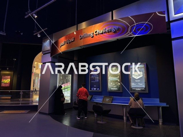 تحديات الحفر فى معرض الطاقة فى مركز الملك عبدالعزيز الثقافي العالمي ( إثراء ) بالظهران ، المنطقة الشرقية، المملكة العربية السعودية، يوم 19 من يناير 2026 ، فعالية تفاعلية تسلط الضوء على مصادر الطاقة والتقنيات الحديثة، معروضات تعليمية وتجارب علمية مبتكرة، محتوى تعريفي يربط بين الاستدامة والابتكار، أجواء ثقافية ملهمة تناسب جميع الفئات.