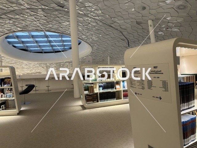 مكتبة والعديد من المرافق الأخرى، منارة ثقافية و معالم سياحية مشهورة, مكان للقراء ومحبي العلم والكتب والمعرفة، أكبر المكتبات العامة في السعوديه،  5 أكتوبر 2025، مركز الملك عبد العزيز الثقافي العالمي (إثراء) في مدينة الظهران في المملكة العربية السعودية.