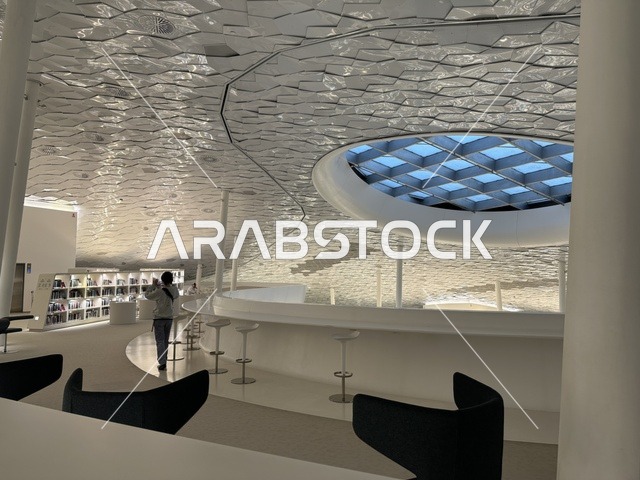 تصميم معماري فريد وسقف مبتكر، منارة ثقافية و معالم سياحية مشهورة, مكان للقراء ومحبي العلم والكتب والمعرفة، أكبر المكتبات العامة في السعوديه،  5 أكتوبر 2025، مركز الملك عبد العزيز الثقافي العالمي (إثراء) في مدينة الظهران في المملكة العربية السعودية.