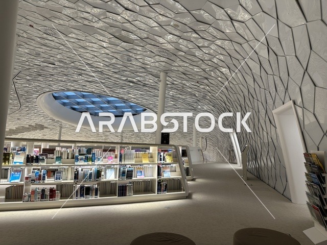 إثراء المعرفة والإبداع، منارة ثقافية و معالم سياحية مشهورة, مكان للقراء ومحبي العلم والكتب والمعرفة، أكبر المكتبات العامة في السعوديه،  5 أكتوبر 2025، مركز الملك عبد العزيز الثقافي العالمي (إثراء) في مدينة الظهران في المملكة العربية السعودية.