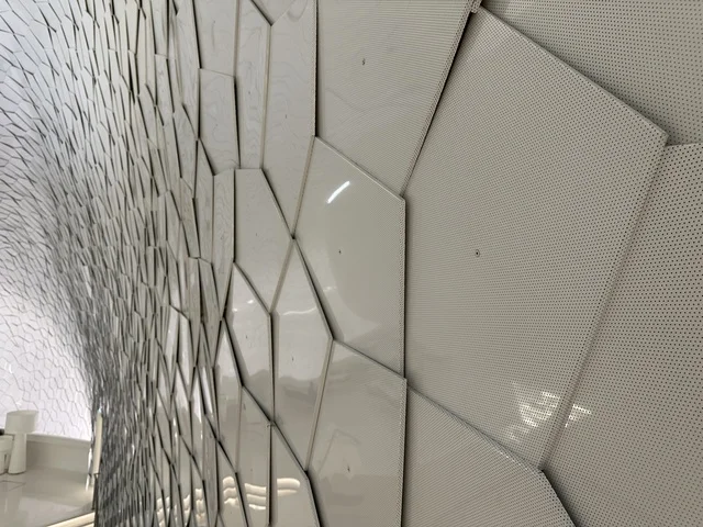 تقنيات حديثة لخدمة الباحثين والزوار، منارة ثقافية و معالم سياحية مشهورة, مكان للقراء ومحبي العلم والكتب والمعرفة، أكبر المكتبات العامة في السعوديه،  5 أكتوبر 2025، مركز الملك عبد العزيز الثقافي العالمي (إثراء) في مدينة الظهران في المملكة العربية السعودية.