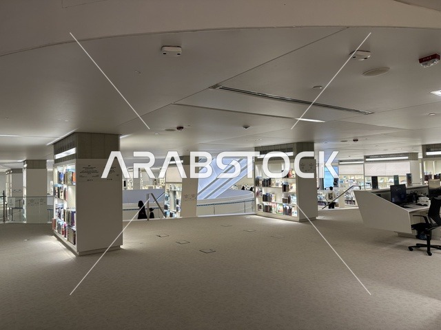 بيئة هادئة ومريحة للقراءة والدراسة، منارة ثقافية و معالم سياحية مشهورة, مكان للقراء ومحبي العلم والكتب والمعرفة، أكبر المكتبات العامة في السعوديه،  5 أكتوبر 2025، مركز الملك عبد العزيز الثقافي العالمي (إثراء) في مدينة الظهران في المملكة العربية السعودية.