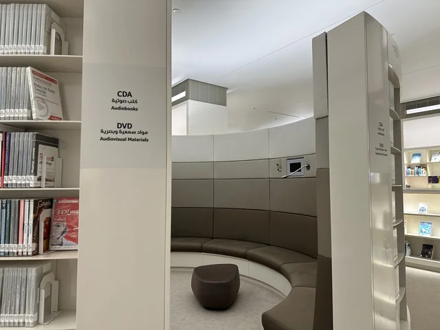 قسم الكتب الصوتية ، منارة ثقافية و معالم سياحية مشهورة, مكان للقراء ومحبي العلم والكتب والمعرفة، أكبر المكتبات العامة في السعوديه،  5 أكتوبر 2025، مركز الملك عبد العزيز الثقافي العالمي (إثراء) في مدينة الظهران في المملكة العربية السعودية.