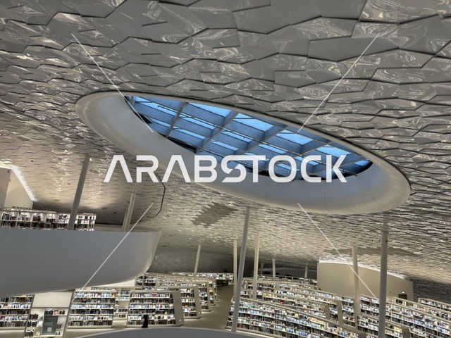 مكتبة والعديد من المرافق الأخرى، منارة ثقافية و معالم سياحية مشهورة, مكان للقراء ومحبي العلم والكتب والمعرفة، أكبر المكتبات العامة في السعوديه،  5 أكتوبر 2025، مركز الملك عبد العزيز الثقافي العالمي (إثراء) في مدينة الظهران في المملكة العربية السعودية.