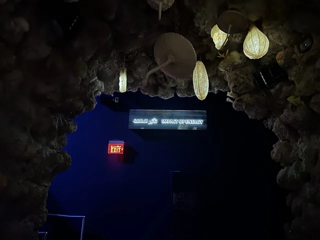 نادي الطاقة في معرض الطاقة فى مركز الملك عبدالعزيز الثقافي العالمي ( إثراء ) بالظهران ، المنطقة الشرقية، المملكة العربية السعودية، يوم 19 من يناير 2026 ، فعالية تفاعلية تسلط الضوء على مصادر الطاقة والتقنيات الحديثة، معروضات تعليمية وتجارب علمية مبتكرة، محتوى تعريفي يربط بين الاستدامة والابتكار، أجواء ثقافية ملهمة تناسب جميع الفئات.