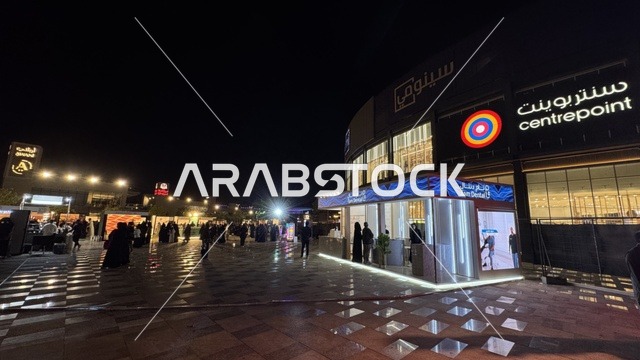 متجر تجزئة يضم علامات تجارية متعددة، فعالية تكوة في جدة في المملكة العربية السعودية  17 يناير 2026،  تجربة شتوية تجمع بين الترفيه، التسوق، والمطاعم، تشمل الفعالية عرض موسيقي حي وفرق استعراضية متجولة،  مخصصة لجميع أفراد العائلة