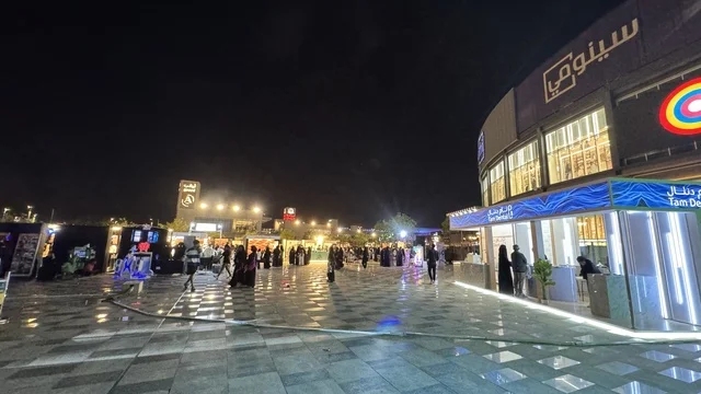 أنشطة مختلفة وجلسات وتفاعل، فعالية تكوة في جدة في المملكة العربية السعودية  17 يناير 2026،  تجربة شتوية تجمع بين الترفيه، التسوق، والمطاعم، تشمل الفعالية عرض موسيقي حي وفرق استعراضية متجولة،  مخصصة لجميع أفراد العائلة