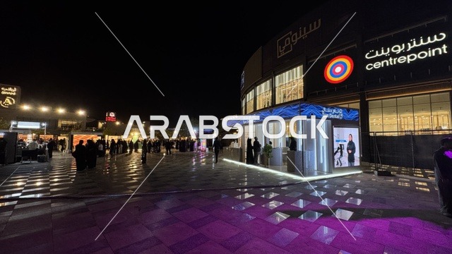 متجر تجزئة يضم علامات تجارية متعددة، فعالية تكوة في جدة في المملكة العربية السعودية  17 يناير 2026،  تجربة شتوية تجمع بين الترفيه، التسوق، والمطاعم، تشمل الفعالية عرض موسيقي حي وفرق استعراضية متجولة،  مخصصة لجميع أفراد العائلة