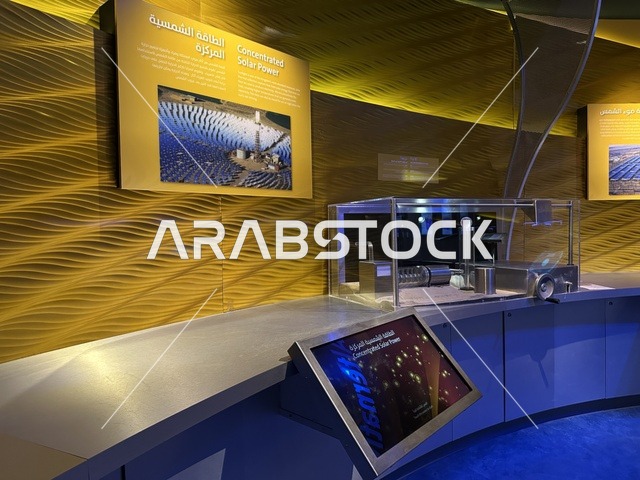 معروضات تعليمية وتجارب علمية مبتكرة في معرض الطاقة فى مركز الملك عبدالعزيز الثقافي العالمي ( إثراء ) بالظهران ، المنطقة الشرقية، المملكة العربية السعودية، يوم 19 من يناير 2026 ، فعالية تفاعلية تسلط الضوء على مصادر الطاقة والتقنيات الحديثة، محتوى تعريفي يربط بين الاستدامة والابتكار، أجواء ثقافية ملهمة تناسب جميع الفئات.