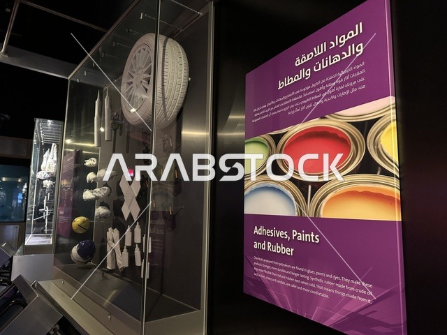 لوحات ارشادية تعليمية في معرض الطاقة فى مركز الملك عبدالعزيز الثقافي العالمي ( إثراء ) بالظهران ، المنطقة الشرقية، المملكة العربية السعودية، يوم 19 من يناير 2026 ، فعالية تسلط الضوء على مصادر الطاقة والتقنيات الحديثة، معروضات تعليمية وتجارب علمية مبتكرة، محتوى تعريفي يربط بين الاستدامة والابتكار، أجواء ثقافية ملهمة تناسب جميع الفئات.