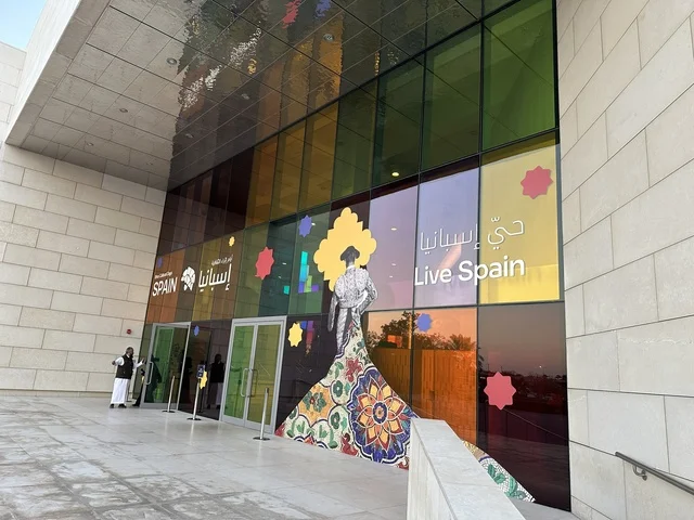 مدخل معرض الطاقة فى مركز الملك عبدالعزيز الثقافي العالمي ( إثراء ) بالظهران ، المنطقة الشرقية، المملكة العربية السعودية، يوم 19 من يناير 2026 ، فعالية تسلط الضوء على مصادر الطاقة والتقنيات الحديثة، معروضات تعليمية وتجارب علمية مبتكرة، محتوى تعريفي يربط بين الاستدامة والابتكار، أجواء ثقافية ملهمة تناسب جميع الفئات.