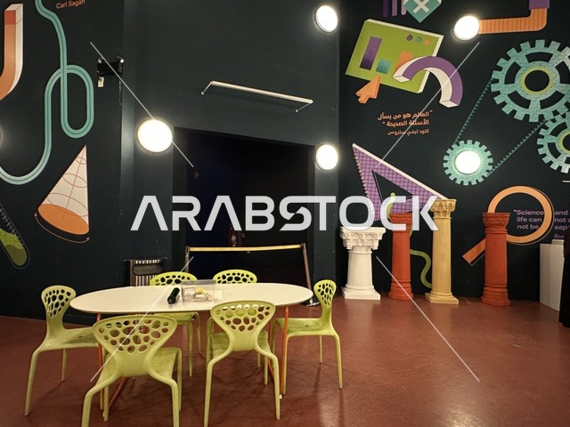 الهندسة الاندلسية في معرض الطاقة فى مركز الملك عبدالعزيز الثقافي العالمي ( إثراء ) بالظهران ، المنطقة الشرقية، المملكة العربية السعودية، يوم 19 من يناير 2026 ، فعالية تسلط الضوء على مصادر الطاقة والتقنيات الحديثة، معروضات تعليمية وتجارب علمية مبتكرة، محتوى تعريفي يربط بين الاستدامة والابتكار، أجواء ثقافية ملهمة تناسب جميع الفئات.