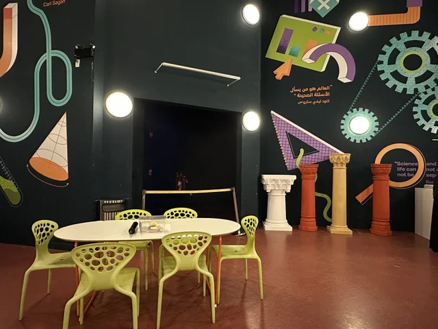 الهندسة الاندلسية في معرض الطاقة فى مركز الملك عبدالعزيز الثقافي العالمي ( إثراء ) بالظهران ، المنطقة الشرقية، المملكة العربية السعودية، يوم 19 من يناير 2026 ، فعالية تسلط الضوء على مصادر الطاقة والتقنيات الحديثة، معروضات تعليمية وتجارب علمية مبتكرة، محتوى تعريفي يربط بين الاستدامة والابتكار، أجواء ثقافية ملهمة تناسب جميع الفئات.