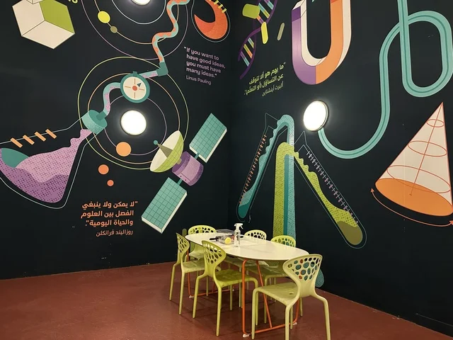 الهندسة الاندلسية في معرض الطاقة فى مركز الملك عبدالعزيز الثقافي العالمي ( إثراء ) بالظهران ، المنطقة الشرقية، المملكة العربية السعودية، يوم 19 من يناير 2026 ، فعالية تسلط الضوء على مصادر الطاقة والتقنيات الحديثة، معروضات تعليمية وتجارب علمية مبتكرة، محتوى تعريفي يربط بين الاستدامة والابتكار، أجواء ثقافية ملهمة تناسب جميع الفئات.