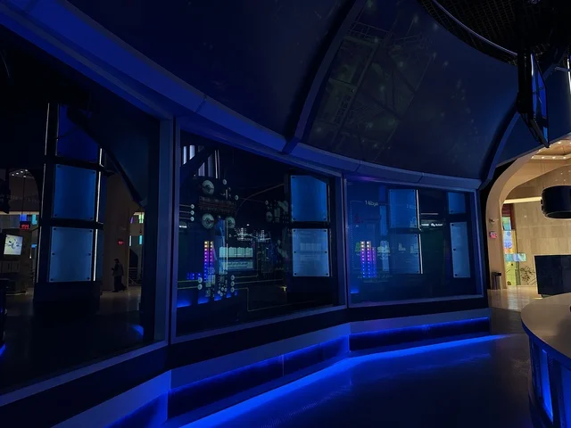 نادي الطاقة بمعرض الطاقة فى مركز الملك عبدالعزيز الثقافي العالمي ( إثراء ) بالظهران ، المنطقة الشرقية، المملكة العربية السعودية، يوم 19 من يناير 2026 ، فعالية تسلط الضوء على مصادر الطاقة والتقنيات الحديثة، معروضات تعليمية وتجارب علمية مبتكرة، محتوى تعريفي يربط بين الاستدامة والابتكار، أجواء ثقافية ملهمة تناسب جميع الفئات.