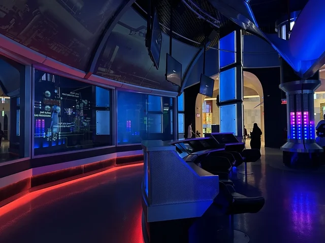 نادي الطاقة بمعرض الطاقة فى مركز الملك عبدالعزيز الثقافي العالمي ( إثراء ) بالظهران ، المنطقة الشرقية، المملكة العربية السعودية، يوم 19 من يناير 2026 ، فعالية تسلط الضوء على مصادر الطاقة والتقنيات الحديثة، معروضات تعليمية وتجارب علمية مبتكرة، محتوى تعريفي يربط بين الاستدامة والابتكار، أجواء ثقافية ملهمة تناسب جميع الفئات.