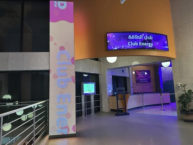 نادي الطاقة بمعرض الطاقة فى مركز الملك عبدالعزيز الثقافي العالمي ( إثراء ) بالظهران ، المنطقة الشرقية، المملكة العربية السعودية، يوم 19 من يناير 2026 ، فعالية تسلط الضوء على مصادر الطاقة والتقنيات الحديثة، معروضات تعليمية وتجارب علمية مبتكرة، محتوى تعريفي يربط بين الاستدامة والابتكار، أجواء ثقافية ملهمة تناسب جميع الفئات.