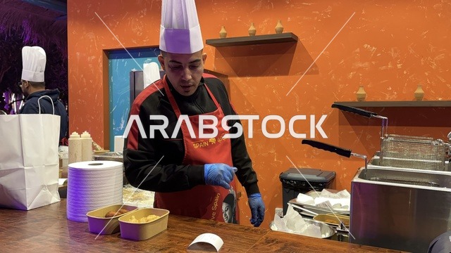 مطعم بطابع اسباني في فعالية شارع أسبانيا في  مركز الملك عبدالعزيز الثقافي العالمي "إثراء" بمدينة الظهران في المنطقة الشرقية، المملكة العربية السعودية، يوم 11 من أكتوبر 2025، تجربة ثقافية وترفيهية ، عروض موسيقية وفنية حية، رقصات فلامنكو وفعاليات تفاعلية، أنشطة مناسبة العائلات والأطفال، أجواء احتفالية نابضة بالحياة.