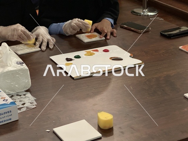 أنشطة تفاعلية للعائلات والأطفال  في فعالية شارع أسبانيا في  مركز الملك عبدالعزيز الثقافي العالمي "إثراء" بمدينة الظهران في المنطقة الشرقية، المملكة العربية السعودية، يوم 11 من أكتوبر 2025، تجربة ثقافية وترفيهية ، عروض موسيقية وفنية حية، رقصات فلامنكو ،  مطاعم ومقاهي بطابع اسباني، أجواء احتفالية نابضة بالحياة.