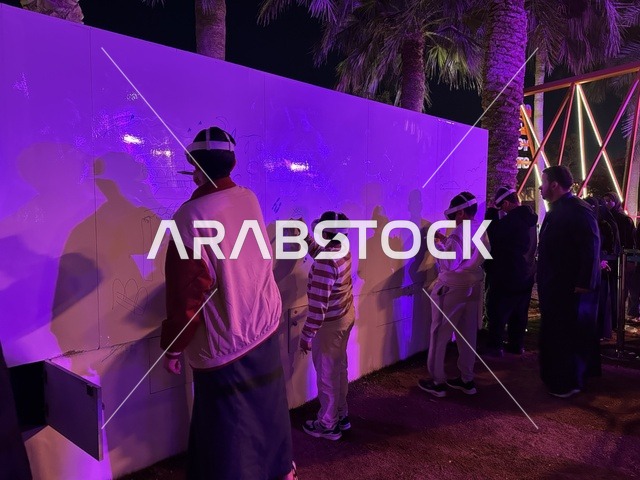 أنشطة تفاعلية للعائلات والأطفال  في فعالية شارع أسبانيا في  مركز الملك عبدالعزيز الثقافي العالمي "إثراء" بمدينة الظهران في المنطقة الشرقية، المملكة العربية السعودية، يوم 11 من أكتوبر 2025، تجربة ثقافية وترفيهية ، عروض موسيقية وفنية حية، رقصات فلامنكو ،  مطاعم ومقاهي بطابع اسباني، أجواء احتفالية نابضة بالحياة.