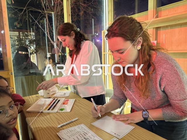 أنشطة تفاعلية للعائلات والأطفال  في فعالية شارع أسبانيا في  مركز الملك عبدالعزيز الثقافي العالمي "إثراء" بمدينة الظهران في المنطقة الشرقية، المملكة العربية السعودية، يوم 11 من أكتوبر 2025، تجربة ثقافية وترفيهية ، عروض موسيقية وفنية حية، رقصات فلامنكو ،  مطاعم ومقاهي بطابع اسباني، أجواء احتفالية نابضة بالحياة.