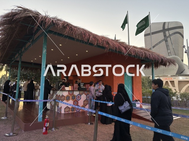 مطعم بطابع اسباني في فعالية شارع أسبانيا في مركز الملك عبدالعزيز الثقافي العالمي "إثراء" بمدينة الظهران في المنطقة الشرقية، المملكة العربية السعودية، يوم 11 من أكتوبر 2025، تجربة ثقافية وترفيهية ، رقصات فلامنكو وفعاليات تفاعلية، أنشطة مناسبة العائلات والأطفال، أجواء احتفالية نابضة بالحياة.