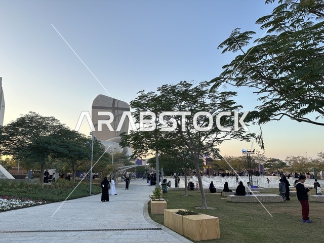 مساحة للجلوس والاسترخاء في فعالية شارع أسبانيا في  مركز الملك عبدالعزيز الثقافي العالمي "إثراء" بمدينة الظهران في المنطقة الشرقية، المملكة العربية السعودية، يوم 11 من أكتوبر 2025، تجربة ثقافية وترفيهية ، عروض موسيقية وفنية حية، أنشطة تفاعلية العائلات والأطفال ،رقصات فلامنكو ،  مطاعم ومقاهي بطابع اسباني، أجواء احتفالية نابضة بالحياة.