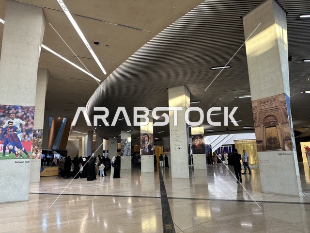 تجربة ثقافية وترفيهية في فعالية شارع أسبانيا في  مركز الملك عبدالعزيز الثقافي العالمي "إثراء" بمدينة الظهران في المنطقة الشرقية، المملكة العربية السعودية، يوم 11 من أكتوبر 2025، عروض موسيقية وفنية حية، أنشطة تفاعلية العائلات والأطفال ،رقصات فلامنكو ،  مطاعم ومقاهي بطابع اسباني، أجواء احتفالية نابضة بالحياة.