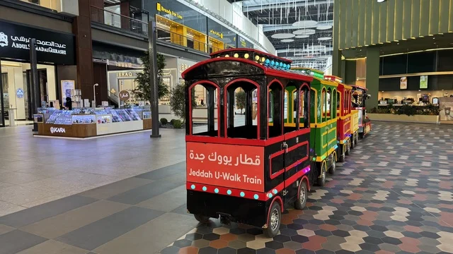 قطار يووك جدة ، وجهة حضرية متكاملة للمشي والترفيه والتسوق، يو ووك فى مدينة جدة، المملكة العربية السعودية، ممشى مفتوح بتصميم عصري، مطاعم ومقاهي عالمية ومحلية، علامات تجارية متنوعة ، فعاليات موسمية وأنشطة ترفيهية، جلسات خارجية ومساحات اجتماعية، أجواء عائلية وشبابية نابضة بالحياة.