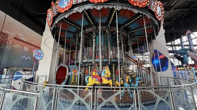 انشطة والعاب ترفيهية بمجمع يو ووك فى مدينة جدة، المملكة العربية السعودية، ممشى مفتوح بتصميم عصري، مطاعم ومقاهي عالمية ومحلية، وجهة حضرية متكاملة للمشي والترفيه والتسوق، علامات تجارية متنوعة ، التصميم الخارجي لمبنى مول سينومي ،  جلسات خارجية ومساحات اجتماعية، أجواء عائلية وشبابية نابضة بالحياة.