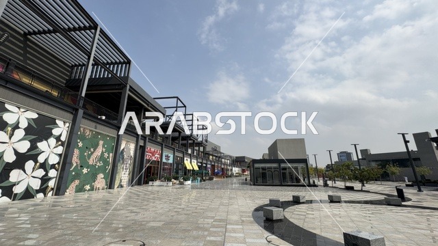 وجهة حضرية متكاملة للمشي والترفيه والتسوق، مجمع يو ووك فى مدينة جدة، المملكة العربية السعودية، 15 من  فبراير 2024، ممشى مفتوح بتصميم عصري، مطاعم ومقاهي عالمية ومحلية، علامات تجارية متنوعة ، التصميم الخارجي لمبنى مول سينومي ،  جلسات خارجية ومساحات اجتماعية، أجواء عائلية وشبابية نابضة بالحياة.