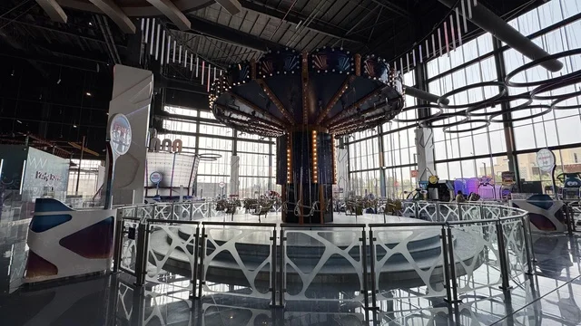 وجهة حضرية متكاملة للمشي والترفيه والتسوق، مجمع يو ووك فى مدينة جدة، المملكة العربية السعودية، 15 من  فبراير 2024، ممشى مفتوح بتصميم عصري، مطاعم ومقاهي عالمية ومحلية، علامات تجارية متنوعة ، التصميم الخارجي لمبنى مول سينومي ،  جلسات خارجية ومساحات اجتماعية، أجواء عائلية وشبابية نابضة بالحياة.