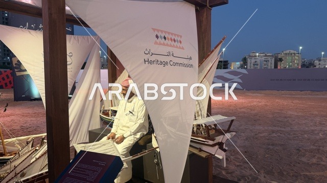 نماذج قوارب شراعية مصغرة، مهرجان السفن الخشبية على شاطئ الحمراء بجدة في المملكة العربية السعودية 12 إلى 16 يناير 2026، عروض لمراحل بناء السفن التقليدية والأدوات والمواد المستخدمة،  التراث البحري، الأنشطة التفاعلية والعروض الثقافية
