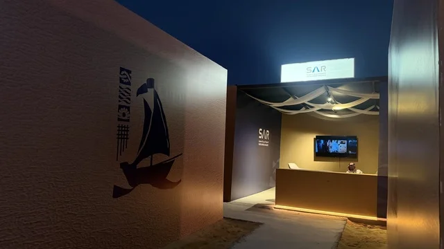 تفاصيل تراثية معمارية، مهرجان السفن الخشبية على شاطئ الحمراء بجدة في المملكة العربية السعودية 12 إلى 16 يناير 2026، عروض لمراحل بناء السفن التقليدية والأدوات والمواد المستخدمة،  التراث البحري، الأنشطة التفاعلية والعروض الثقافية