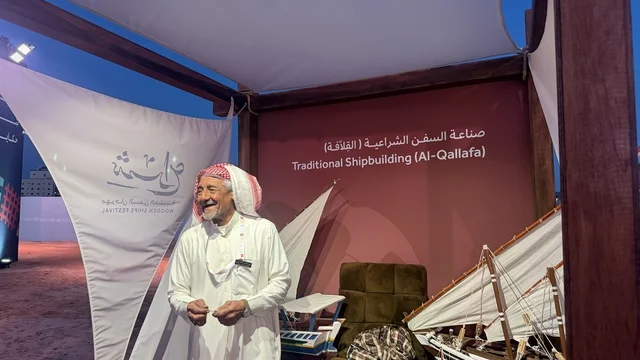 صناعة السفن الشراعية القلافة، مهرجان السفن الخشبية على شاطئ الحمراء بجدة في المملكة العربية السعودية 12 إلى 16 يناير 2026، عروض لمراحل بناء السفن التقليدية والأدوات والمواد المستخدمة،  التراث البحري، الأنشطة التفاعلية والعروض الثقافية