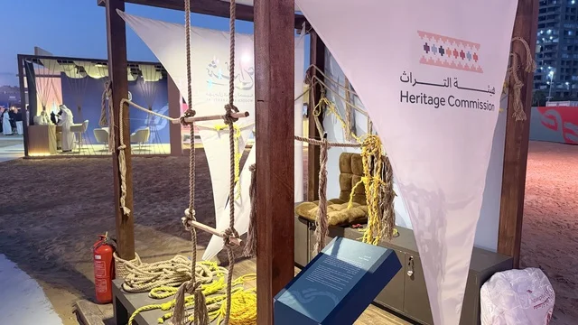 التعليمات حول صناعة شباك الصيد، مهرجان السفن الخشبية على شاطئ الحمراء بجدة في المملكة العربية السعودية 12 إلى 16 يناير 2026، عروض لمراحل بناء السفن التقليدية والأدوات والمواد المستخدمة،  التراث البحري، الأنشطة التفاعلية والعروض الثقافية