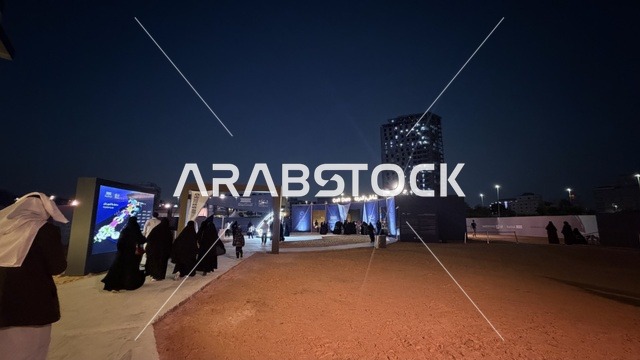 الأجواء الثقافية على شاطئ الحمراء، مهرجان السفن الخشبية على شاطئ الحمراء بجدة في المملكة العربية السعودية 12 إلى 16 يناير 2026، عروض لمراحل بناء السفن التقليدية والأدوات والمواد المستخدمة،  التراث البحري والهوية الساحلية، الأنشطة التفاعلية والعروض الثقافية