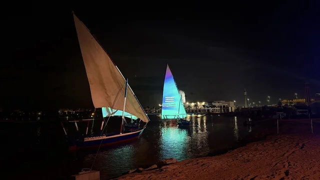 عروض لمراحل بناء السفن التقليدية والأدوات والمواد المستخدمة،  التراث البحري والهوية الساحلية، الأنشطة التفاعلية والعروض الثقافية، مهرجان السفن الخشبية على شاطئ الحمراء بجدة في المملكة العربية السعودية 12 إلى 16 يناير 2026