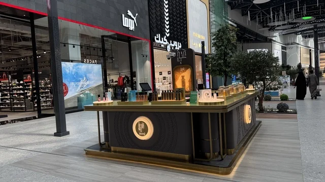 Stores for brands at the U Walk complex in Jeddah, Saudi Arabia, February 15, 2024, an open walkway with a modern design, international and local restaurants and cafes, a complete urban destination for walking, entertainment, and shopping, outdoor seating and social spaces, a vibrant family and youth atmosphere.