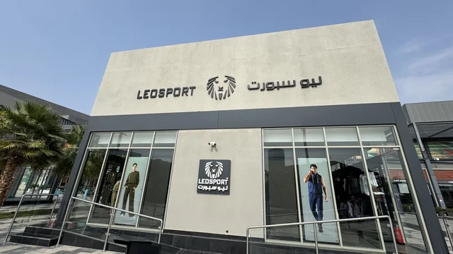 A local shopping center in the Yew Walk area of Jeddah, Saudi Arabia, on February 15, 2024, featuring international and local restaurants and cafes, a comprehensive urban destination for walking, entertainment, and shopping, diverse brands, seasonal events, and recreational activities, with a vibrant family and youth atmosphere.