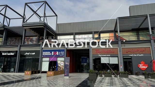 مقهي وكافي بمنطقة اليو ووك فى مدينة جدة، المملكة العربية السعودية، يوم 15 من فبراير 2024 ،  مطاعم ومقاهي عالمية ومحلية، وجهة حضرية متكاملة للمشي والترفيه والتسوق، علامات تجارية متنوعة ، فعاليات موسمية وأنشطة ترفيهية،أجواء عائلية وشبابية نابضة بالحياة.