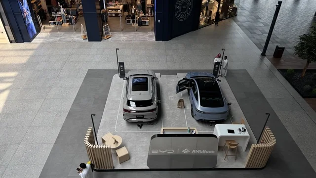 A showcase of the brand's cars in the Yew Walk area in Jeddah, Saudi Arabia, on February 15, 2024, featuring international and local restaurants and cafes, a complete urban destination for walking, entertainment, and shopping, diverse brands, seasonal events, and recreational activities, with a vibrant family and youth atmosphere.