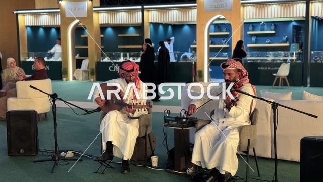 عرض موسيقي حي امام احدي المطاعم في معرض الذهب والمجوهرات بمدينة جدة، المملكة العربية السعودية، يوم 12 من يناير 2026 ، فعالية تجارية متخصصة تجمع أبرز دور الذهب والمجوهرات، مشاركة علامات تجارية محلية وعالمية ، أحدث صيحات المشغولات الذهبية والأحجار الكريمة ، أجواء راقية وتجربة تسوق مميزة لعشاق الفخامة.
