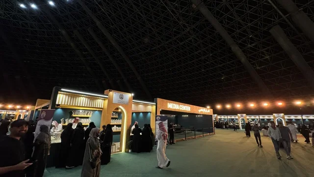 Visitors gathered at the Gold and Jewelry Exhibition in Jeddah, Saudi Arabia, on January 12, 2026, a specialized commercial event that brings together the most prominent gold and jewelry houses, featuring local and international brands, the latest trends in gold crafts and gemstones, an upscale atmosphere, and a unique shopping experience for luxury enthusiasts.