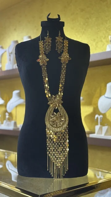 أحدث صيحات المشغولات الذهبية  في معرض الذهب والمجوهرات بمدينة جدة، المملكة العربية السعودية، يوم 12 من يناير 2026 ، فعالية تجارية متخصصة تجمع أبرز دور الذهب والمجوهرات،  مشاركة علامات تجارية محلية وعالمية ،أجواء راقية وتجربة تسوق مميزة لعشاق الفخامة.