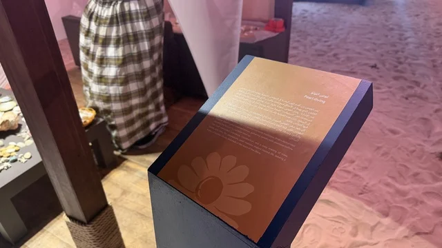 جناح بيع اللؤلؤ، عروض لمراحل بناء السفن التقليدية والأدوات والمواد المستخدمة، مهرجان السفن الخشبية على شاطئ الحمراء بجدة في المملكة العربية السعودية 12 إلى 16 يناير 2026، التراث البحري، الأنشطة التفاعلية والعروض الثقافية
