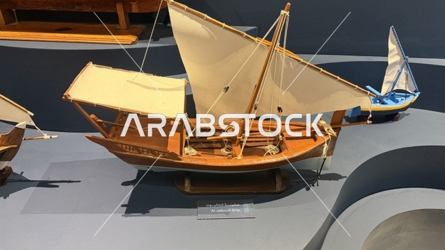 نماذج مصغرة لسفن شراعية تقليدية، عروض لمراحل بناء السفن التقليدية والأدوات والمواد المستخدمة، مهرجان السفن الخشبية على شاطئ الحمراء بجدة في المملكة العربية السعودية 12 إلى 16 يناير 2026، التراث البحري، الأنشطة التفاعلية والعروض الثقافية