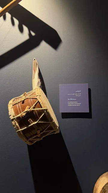 الآلات البسيطة التي تعمل بتناغم، عروض لمراحل بناء السفن التقليدية والأدوات والمواد المستخدمة، مهرجان السفن الخشبية على شاطئ الحمراء بجدة في المملكة العربية السعودية 12 إلى 16 يناير 2026، التراث البحري، الأنشطة التفاعلية والعروض الثقافية